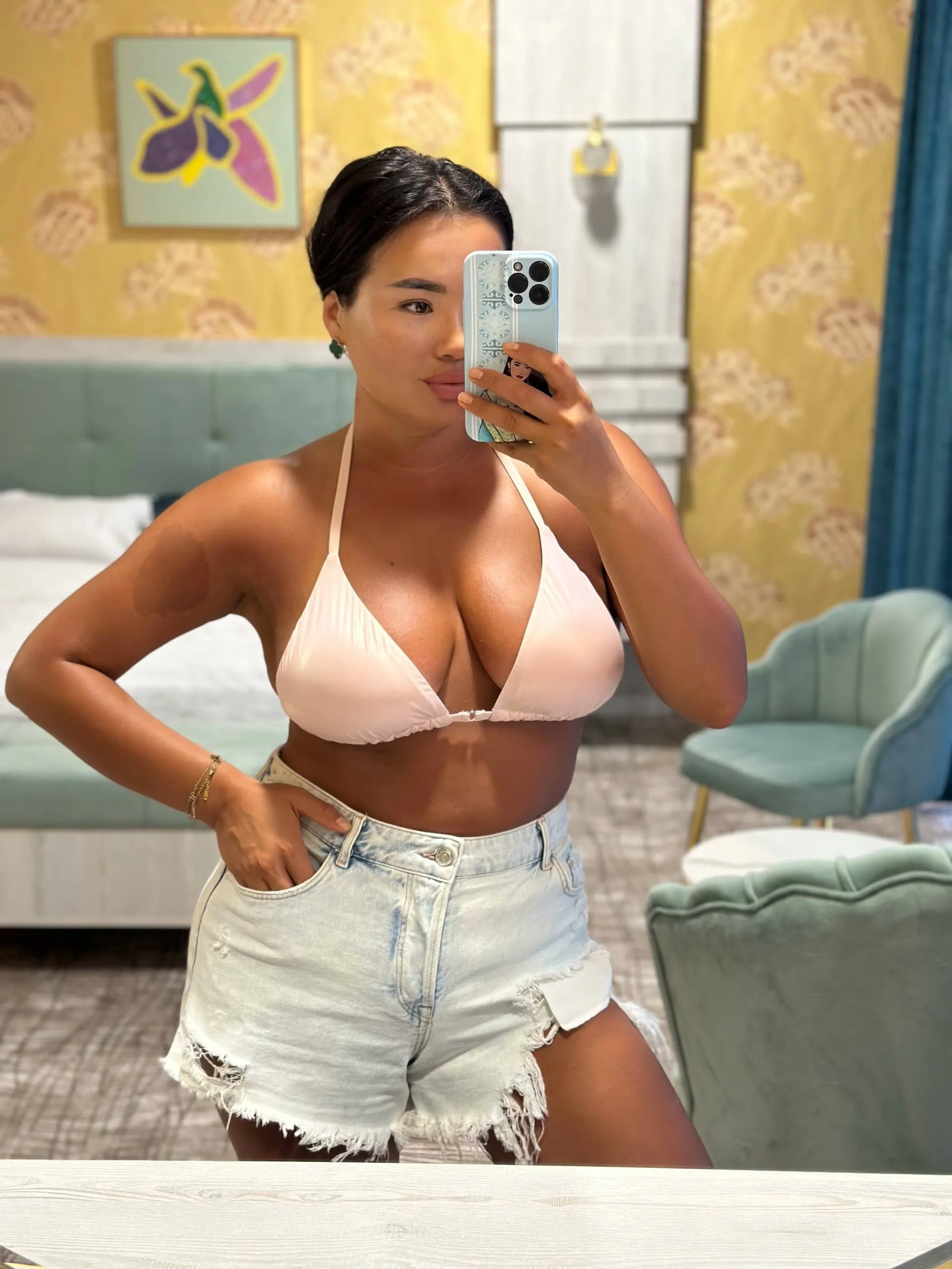Model Charlotte